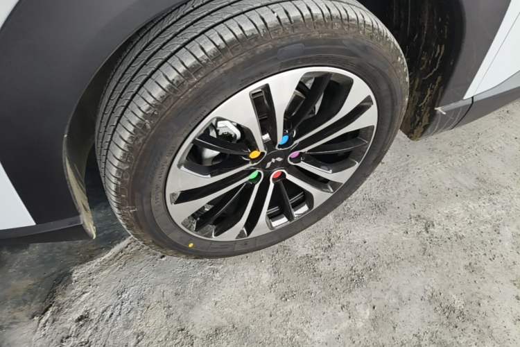 Used Wuling Starlight 560 2026 1.5T CVT Elite Edition Left Front Wheel Hub