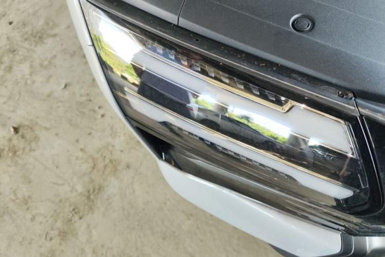 Used Wuling Starlight 560 2026 1.5T CVT Elite Edition Right Front Headlight