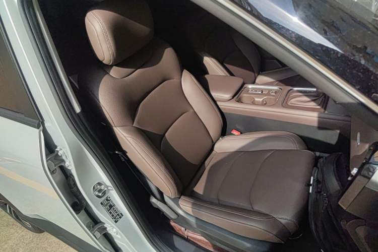 Used Wuling Starlight 560 2026 1.5T CVT Elite Edition Right Front Seat