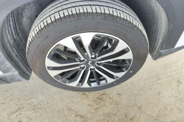 Used Wuling Starlight 560 2026 1.5T CVT Elite Edition Right Front Wheel Hub