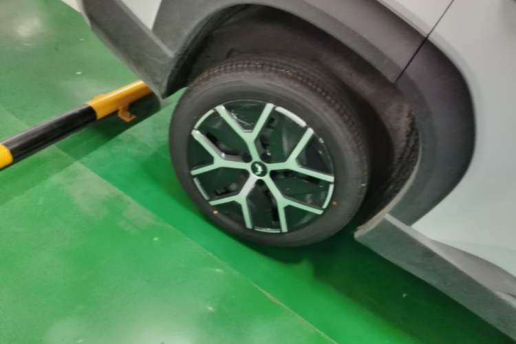 Used Wuling Starlight 560 2026 1.5T 6MT Comfort Edition Right Rear Wheel Hub