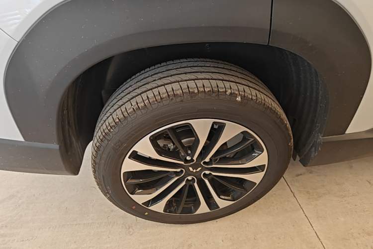 Used Wuling Starlight 560 2026 1.5T CVT Elite Edition Right Rear Wheel Hub