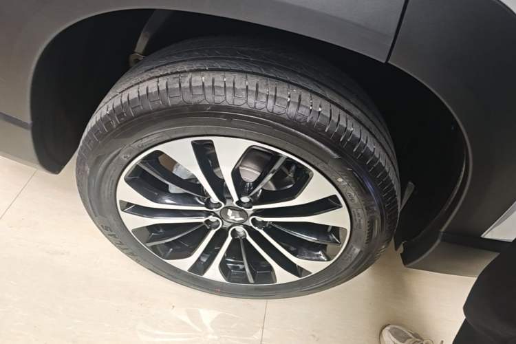Used Wuling Starlight 560 2026 1.5T CVT Elite Edition Right Rear Wheel Hub