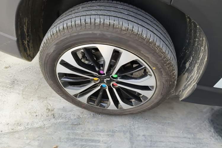 Used Wuling Starlight 560 2026 1.5T CVT Elite Edition Right Rear Wheel Hub