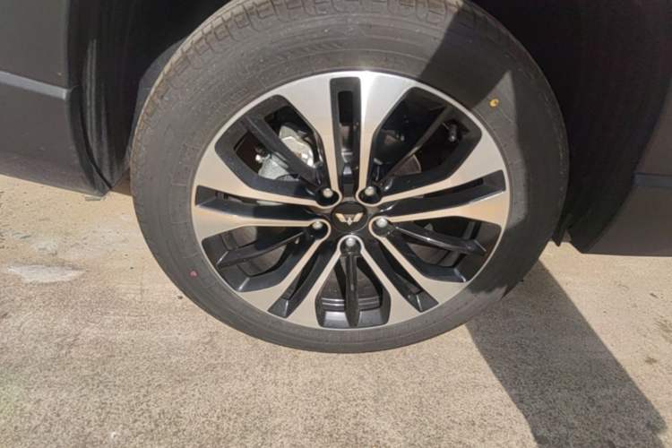 Used Wuling Starlight 560 2026 1.5T CVT Elite Edition Right Rear Wheel Hub
