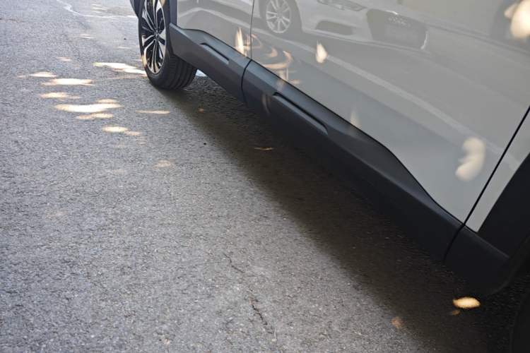 Used Wuling Starlight 560 2026 1.5T CVT Elite Edition Right Side Sill