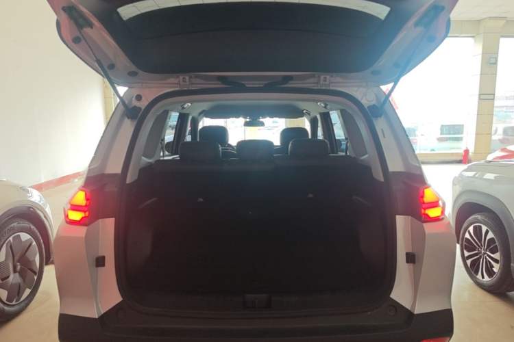 Used Wuling Starlight 560 2026 1.5T CVT Elite Edition Trunk