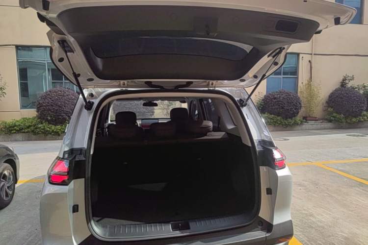 Used Wuling Starlight 560 2026 1.5T CVT Elite Edition Trunk
