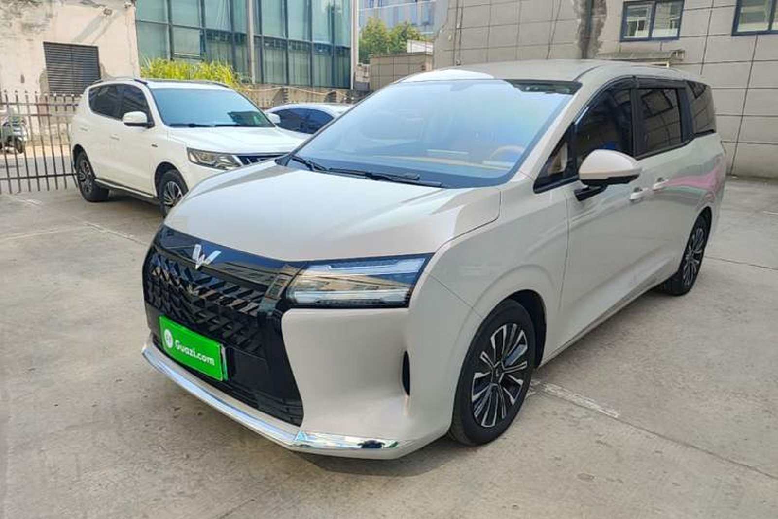 Фото Wuling с площадки