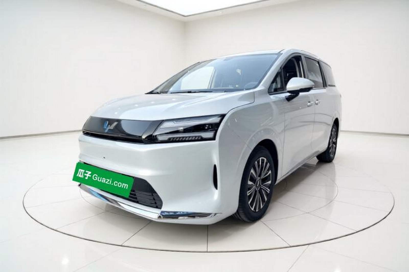 Фото Wuling с площадки