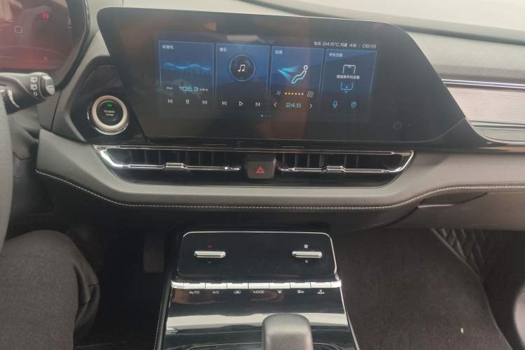 Used Wuling Victory 2020 1.5T CVT Flagship Edition Audio And AC Panel