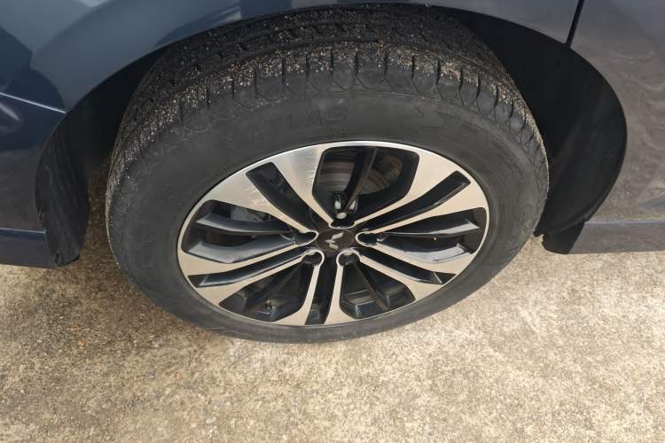 Used Wuling Victory 2020 1.5T CVT Flagship Edition Right Rear Wheel Hub