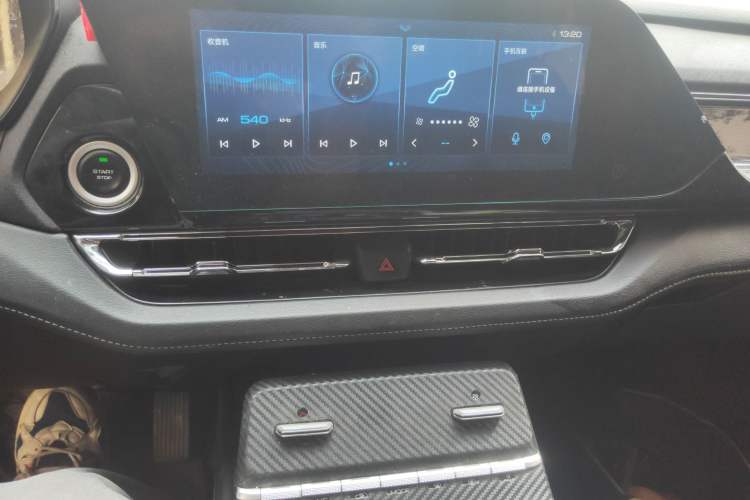 Used Wuling Victory 2020 1.5T CVT Flagship Edition Audio And AC Panel