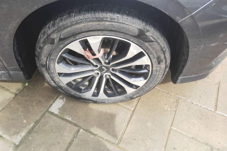 Used Wuling Victory 2020 1.5T CVT Flagship Edition Right Front Wheel Hub