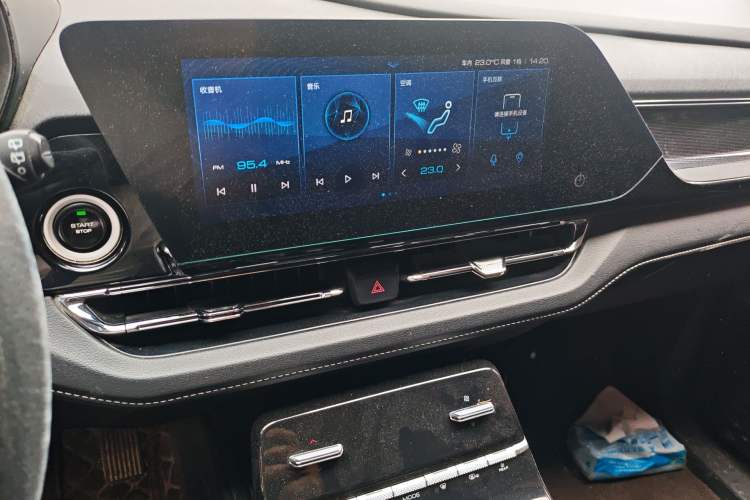 Used Wuling Victory 2020 1.5T CVT Flagship Edition Audio And AC Panel
