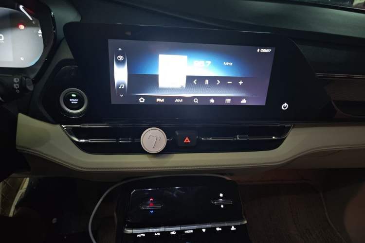 Used Wuling Victory 2020 1.5T CVT Flagship Edition Audio And AC Panel