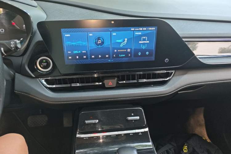 Used Wuling Victory 2020 1.5T CVT Flagship Edition Audio And AC Panel