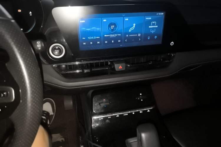 Used Wuling Victory 2020 1.5T CVT Flagship Edition Audio And AC Panel