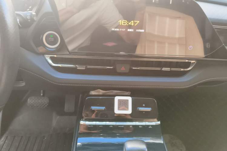 Used Wuling Victory 2020 1.5T CVT Flagship Edition Audio And AC Panel