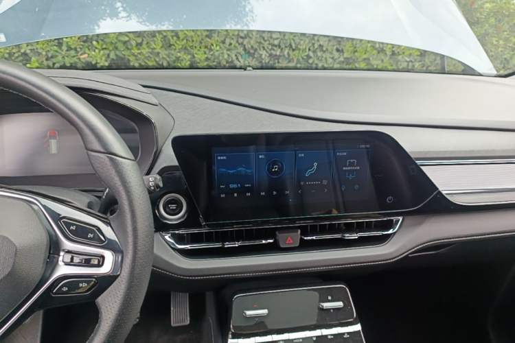 Used Wuling Victory 2020 1.5T CVT Flagship Edition Audio And AC Panel