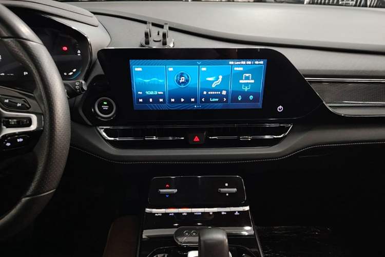 Used Wuling Victory 2020 1.5T CVT Flagship Edition Audio And AC Panel