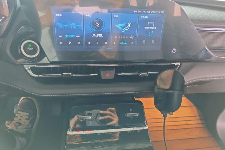 Used Wuling Victory 2020 1.5T CVT Flagship Edition Audio And AC Panel