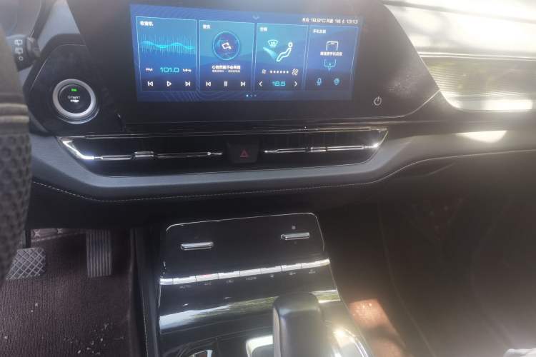 Used Wuling Victory 2020 1.5T CVT Flagship Edition Audio And AC Panel