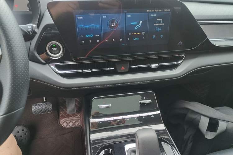 Used Wuling Victory 2020 1.5T CVT Flagship Edition Audio And AC Panel