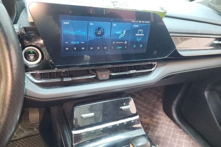 Used Wuling Victory 2020 1.5T CVT Flagship Edition Audio And AC Panel