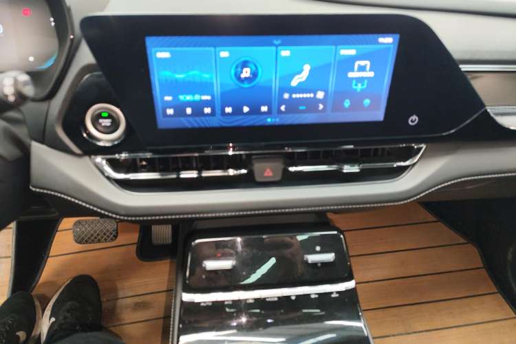 Used Wuling Victory 2020 1.5T CVT Flagship Edition Audio And AC Panel