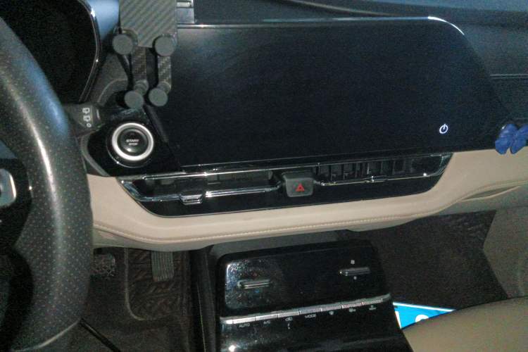 Used Wuling Victory 2020 1.5T CVT Flagship Edition Audio And AC Panel