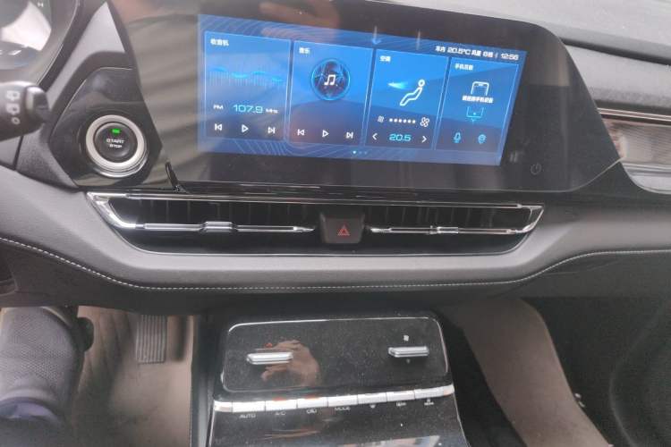 Used Wuling Victory 2020 1.5T CVT Flagship Edition Audio And AC Panel