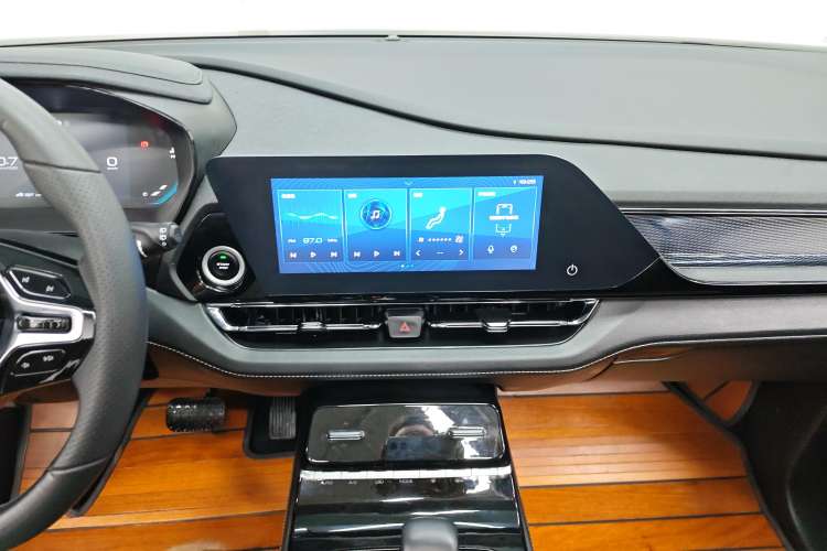 Used Wuling Victory 2020 1.5T CVT Flagship Edition Audio And AC Panel