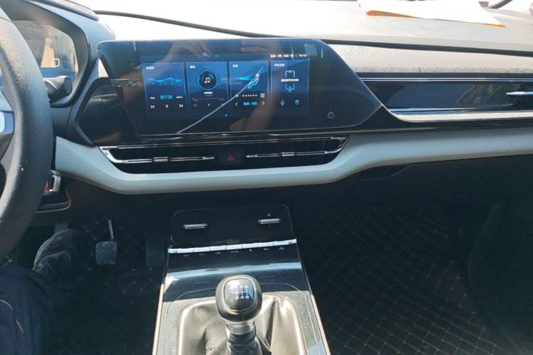 Used Wuling Victory 2020 1.5T Manual Elite Edition Audio And AC Panel