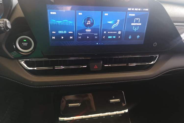 Used Wuling Victory 2020 1.5T CVT Luxury Model Audio And AC Panel