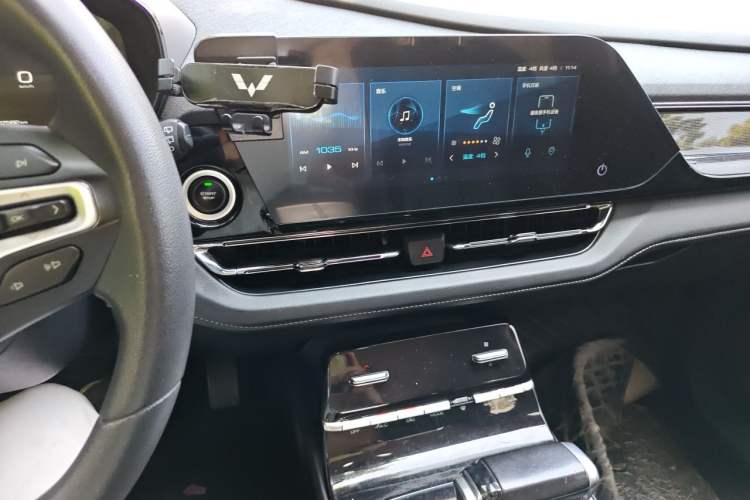 Used Wuling Victory 2020 1.5T CVT Luxury Model Audio And AC Panel