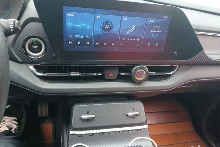 Used Wuling Victory 2020 1.5T CVT Flagship Edition Audio And AC Panel