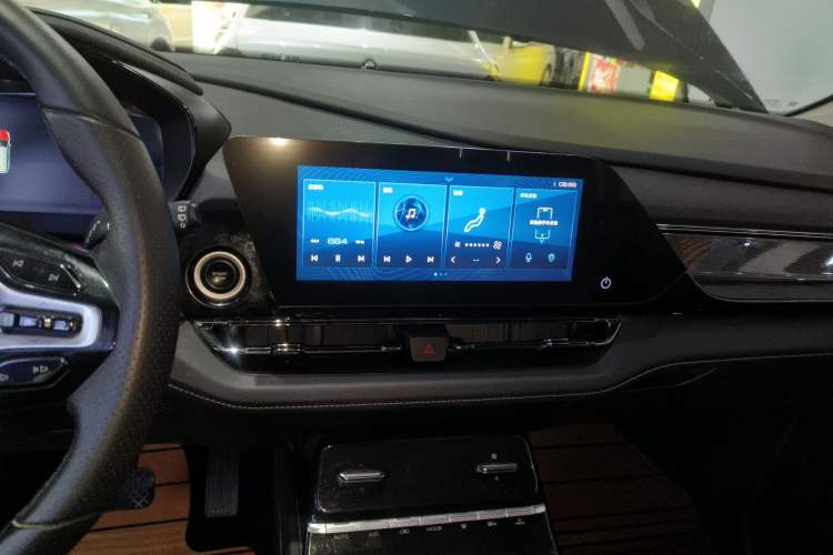 Used Wuling Victory 2020 1.5T CVT Flagship First-Class Model Audio And AC Panel