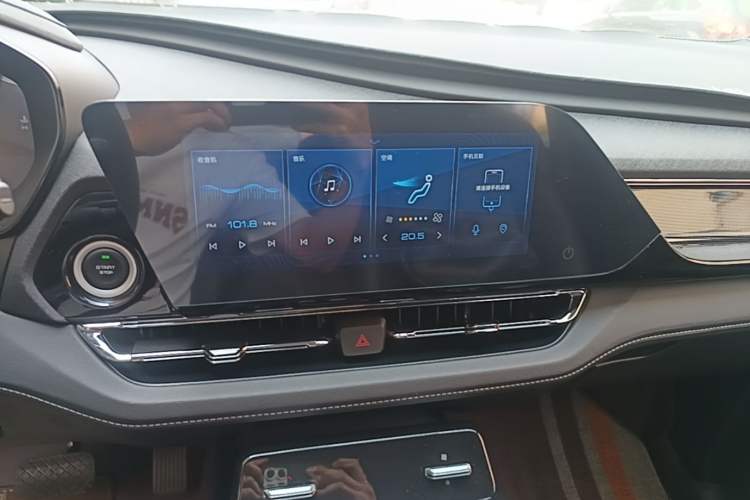 Used Wuling Victory 2020 1.5T CVT Flagship Edition Audio And AC Panel