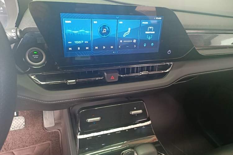 Used Wuling Victory 2020 1.5T CVT Flagship Edition Audio And AC Panel