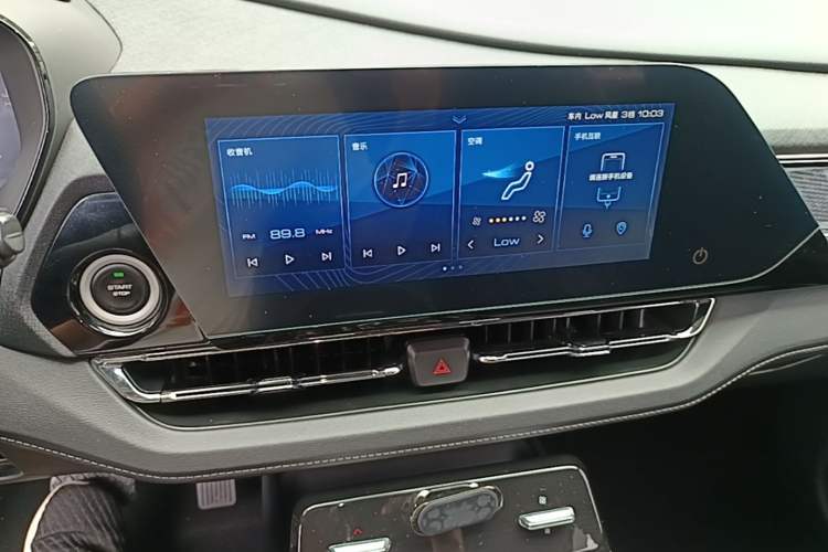 Used Wuling Victory 2020 1.5T CVT Flagship Edition Audio And AC Panel