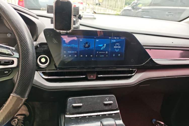 Used Wuling Victory 2020 1.5T CVT Flagship Edition Audio And AC Panel