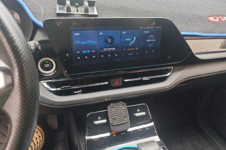 Used Wuling Victory 2020 1.5T CVT Flagship Edition Audio And AC Panel