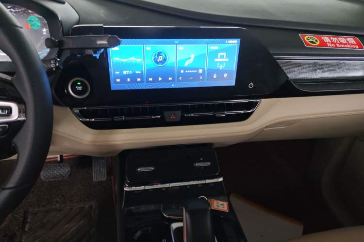 Used Wuling Victory 2020 1.5T CVT Flagship Edition Audio And AC Panel