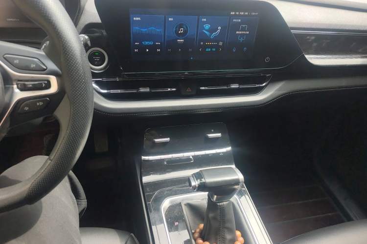 Used Wuling Victory 2020 1.5T CVT Luxury Model Audio And AC Panel