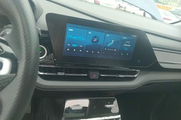 Used Wuling Victory 2020 1.5T CVT Flagship Edition Audio And AC Panel