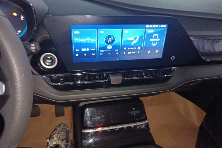 Used Wuling Victory 2020 1.5T CVT Luxury Model Audio And AC Panel