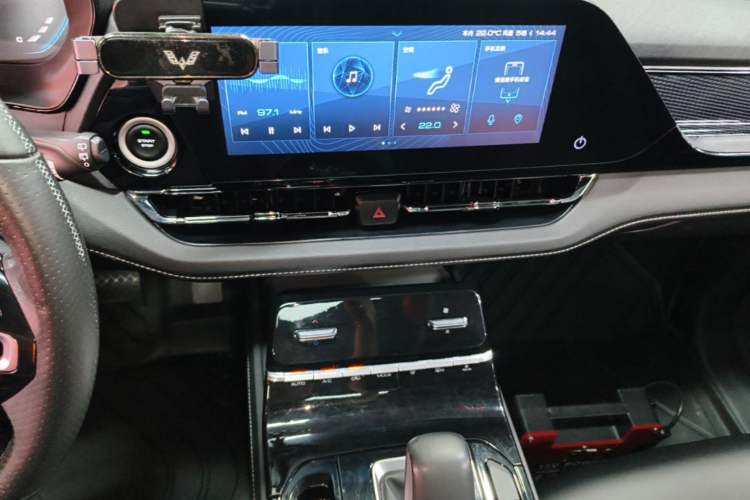 Used Wuling Victory 2020 1.5T CVT Flagship Edition Audio And AC Panel