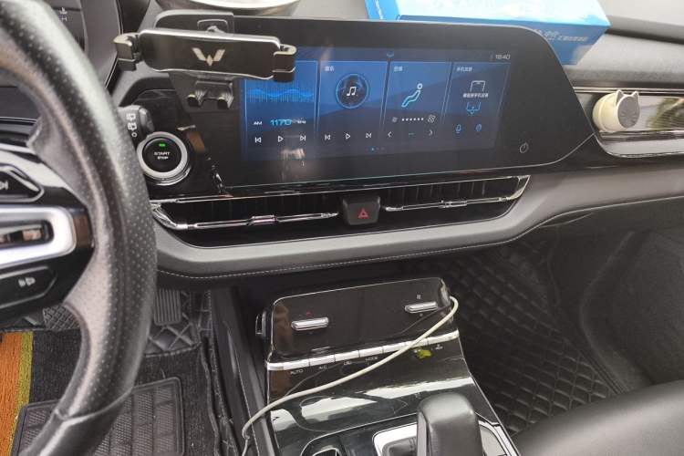 Used Wuling Victory 2020 1.5T CVT Flagship Edition Audio And AC Panel