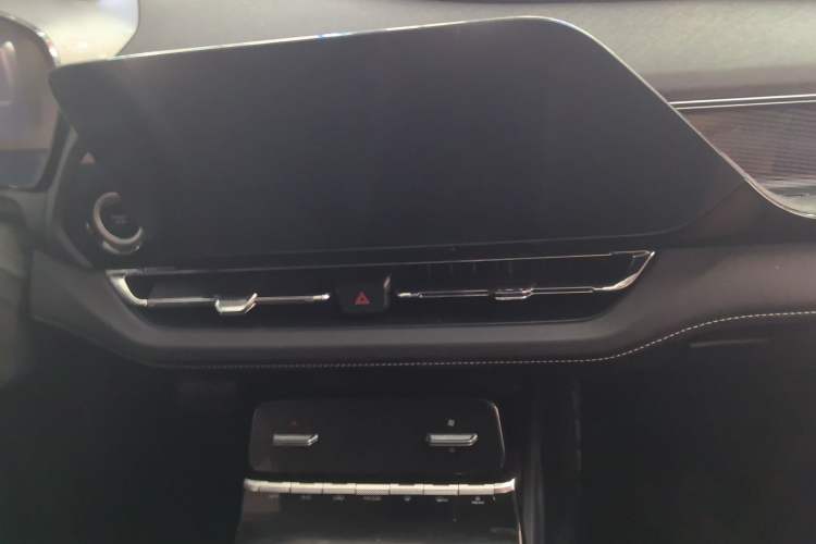 Used Wuling Victory 2020 1.5T CVT Luxury Model Audio And AC Panel